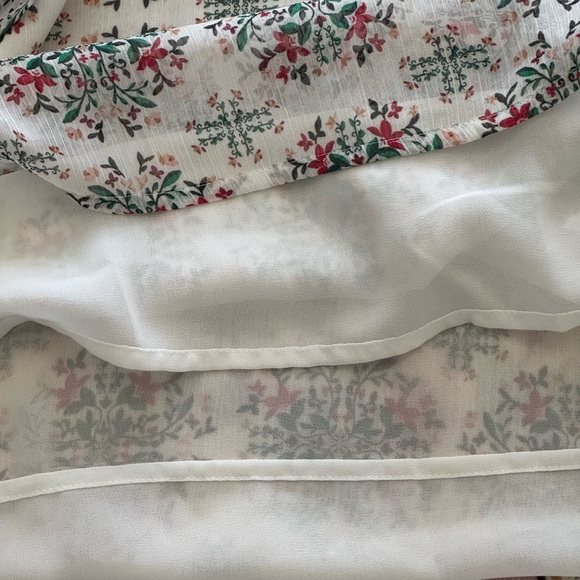 LOFT White & Floral Print Pleated Chiffon Blouse with Flutter Sleeves Size XL - Picture 8 of 12